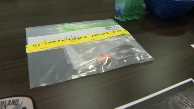 O fetiță le-a cerut polițiștilor să testeze ADN-ul de pe fursecurile lăsate pentru Moș Crăciun, ca să afle dacă este real