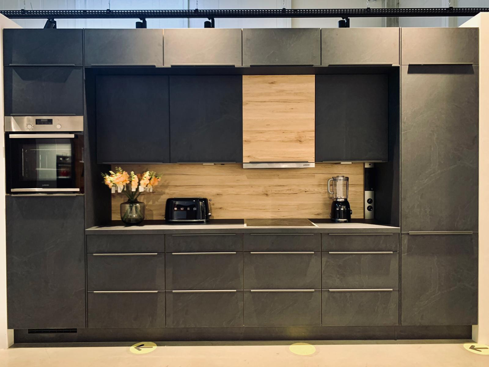 (P) De ce mobila de bucătărie la comandă este cea mai bună variantă pentru casa ta. Sfaturi utile atunci când redecorezi