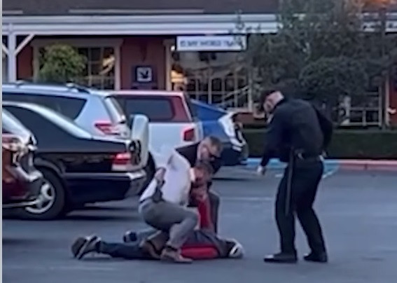 Cel puțin șapte oameni au murit în două atacuri armate, în California. VIDEO