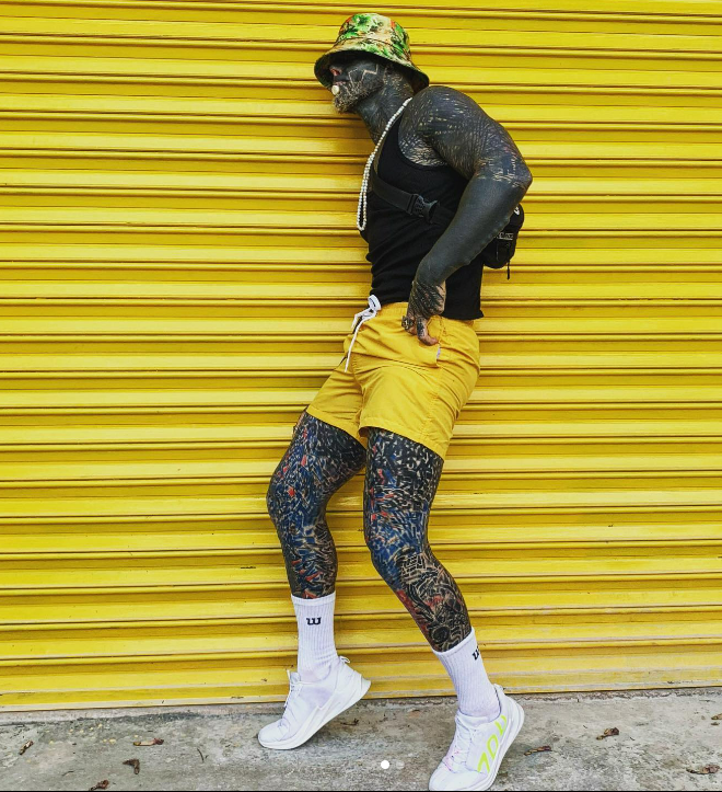 Unei persoane i-a fost interzis accesul în restaurante din cauza felului în care arată. Are aspect de extraterestru | FOTO