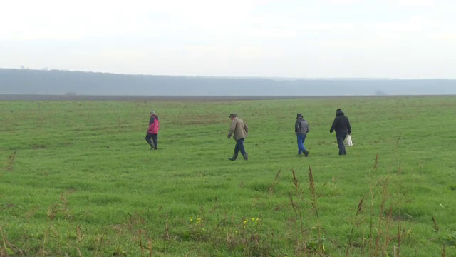 Descoperire macabră făcută pe un câmp din Dâmbovița. Cadavrul unei bătrâne, găsit după două luni de căutări