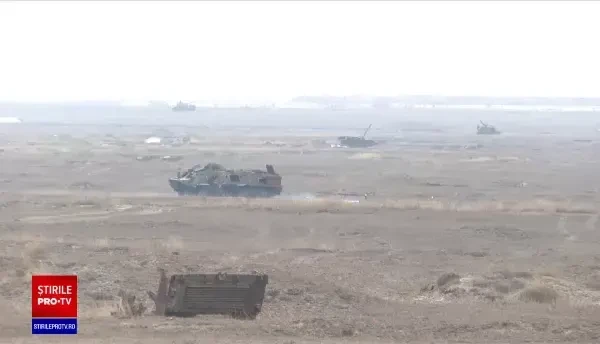 Exercițiu amplu, cu peste 200 de vehicule de război, în Galați. Sute de militari francezi se antrenează în Poligonul Smârdan