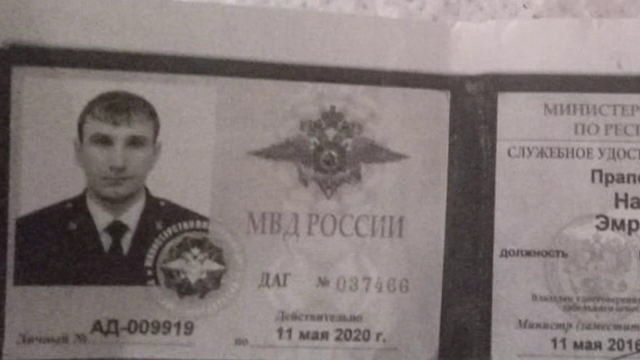 Toți mai mulți oficiali de la Moscova fug din Rusia. Omul care îi ajută să plece află secrete preţioase