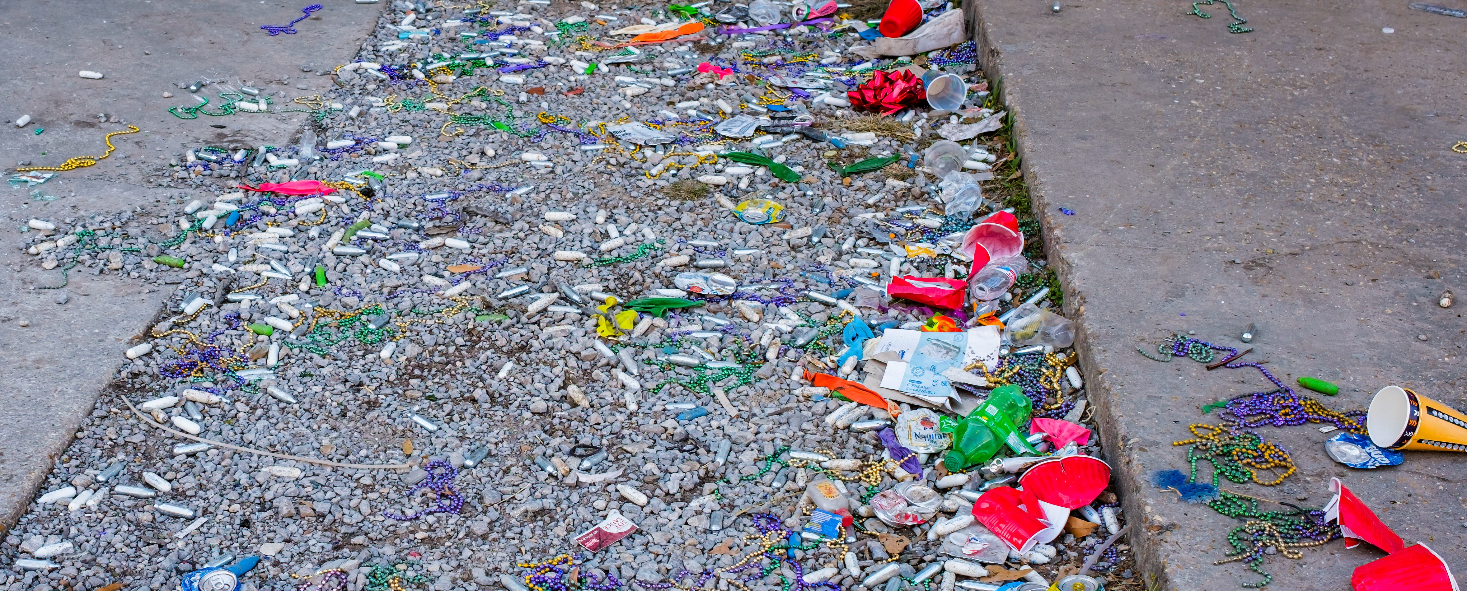 „Gazul de râs” a ajuns al doilea cel mai consumat drog în rândul tinerilor, după cannabis. Autoritățile sunt în alertă