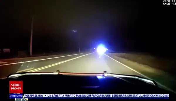 Un bărbat a furat o mașină cu tot cu soția proprietarului. Femeia adormise pe bancheta din spate