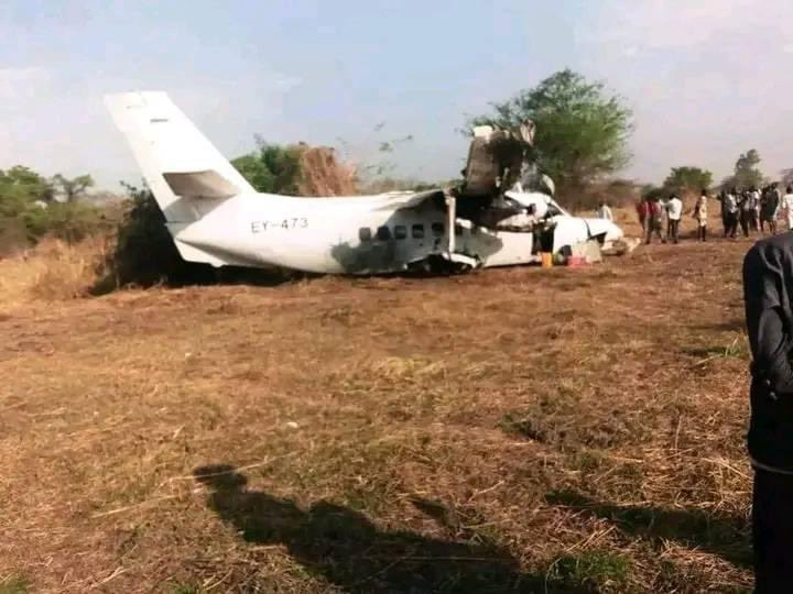 Accident aviatic. Un avion în care se aflau cinci pasageri s-a izbit de sol imediat după decolare | FOTO