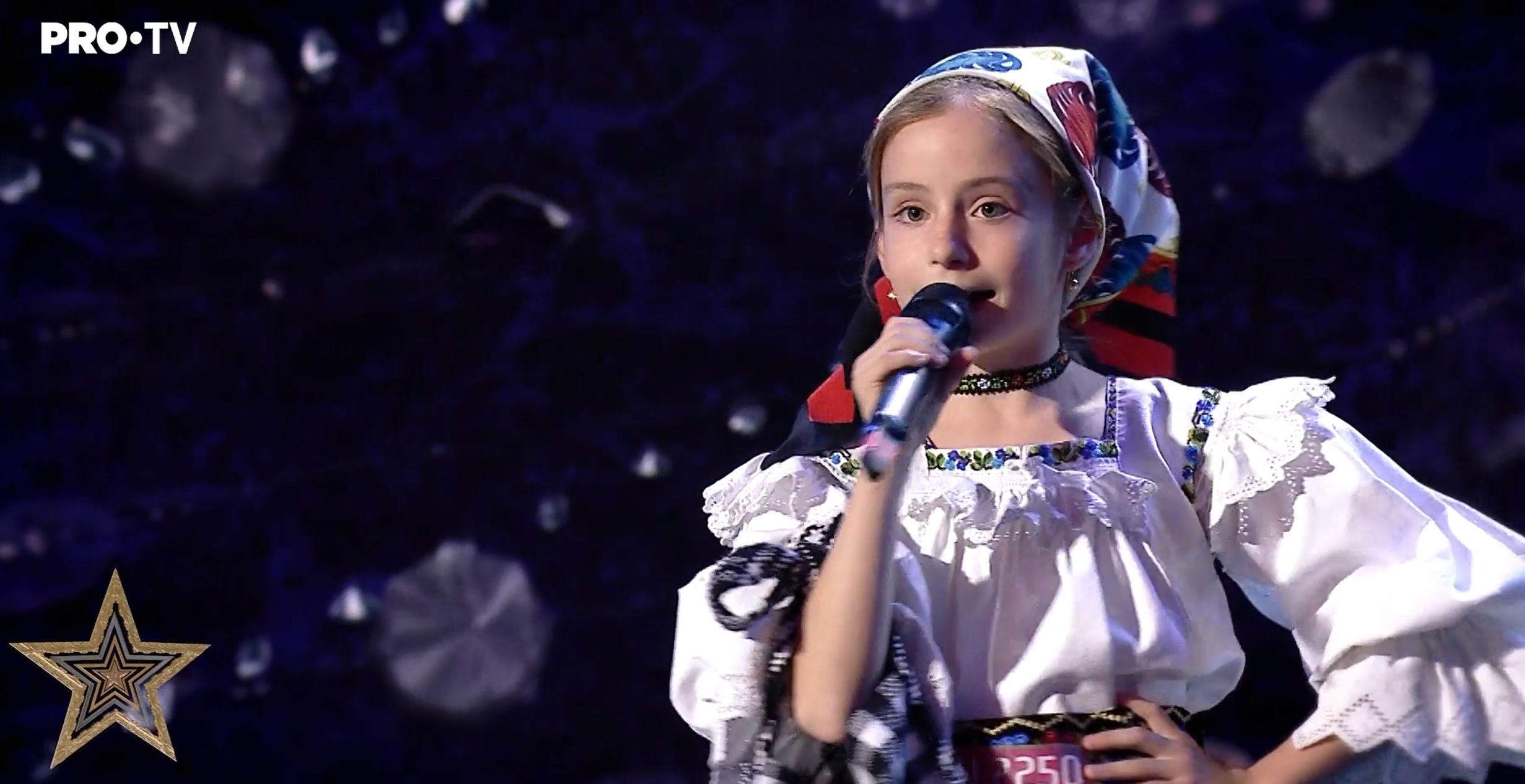 O fetiță a ridicat sala în picioare la Românii au Talent 2023. Interpretarea sa i-a uimit pe jurați