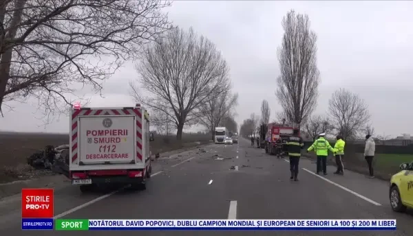 Un bărbat se luptă pentru viață, după ce mașina lui a fost izbită de un TIR. Motorul a fost găsit la 10 metri distanță