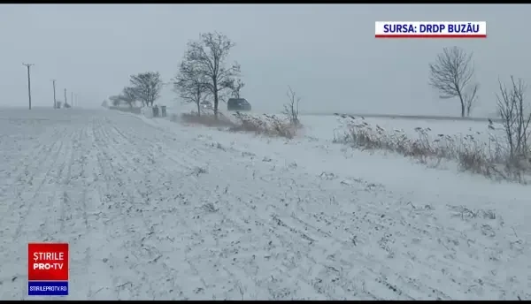 Trafic de coșmar în țară din cauza ninsorilor. Zeci de mașini s-au răsturnat ori au rămas blocate