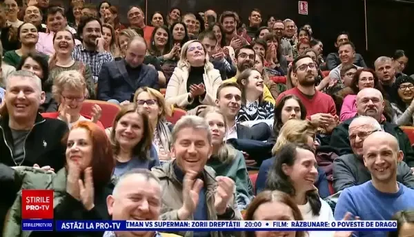 Florin Piersic a sărbatorit 87 de ani, pe scenă. Surpriza de care a avut parte actorul la sfârșitul spectacolului