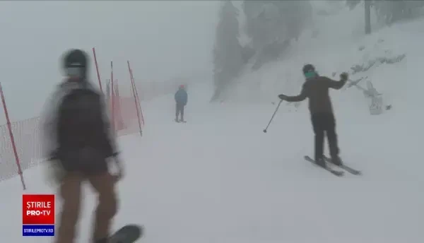 Ninsorile din ultimele zile au deschis sezonul de schi pe mai multe pârtii din țară. „Sunt super fericită”