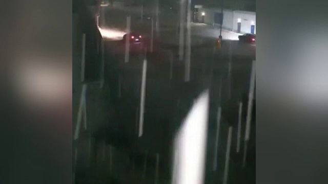 Unii șoferi au profitat de zăpadă pentru a face drifturi cu mașinile. Distracția lor a fost raportată la Poliție