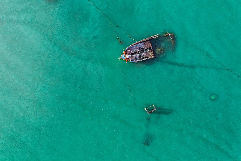 Cel puţin zece copii au murit după ce ambarcaţiunea în care se aflau s-a scufundat. Alți șase minori sunt în stare gravă