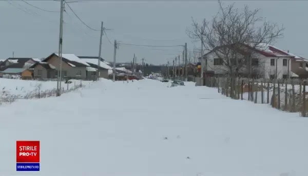 Trei șosele naționale și 36 județene din Vrancea, Galați și Brăila, închise din cauza zăpezii. Șoferii sunt disperați