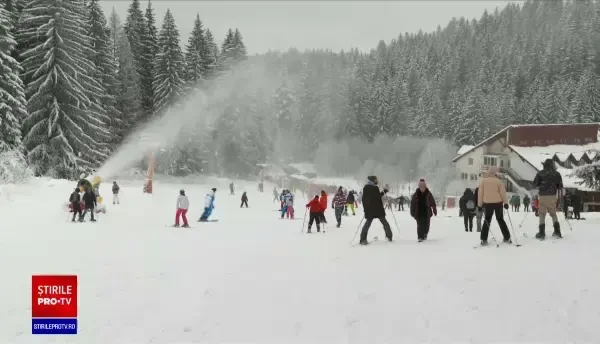 Aglomerație pe DN1. Turiștii care s-au întors de la munte, au așteptat ore în șir în coloane. „Foarte aglomerat. Dezastruos”