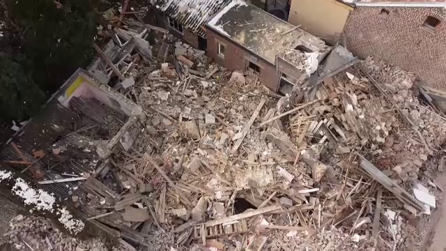 Două case dintr-un oraș din estul Belgiei, complet distruse de o explozie. O persoană a fost rănită grav