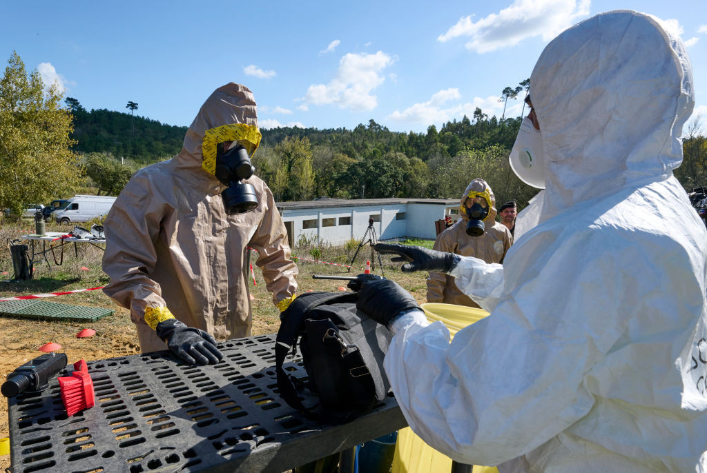 O capsulă deosebit de radioactivă a fost pierdută și este căutată intens în Australia. Risc crescut dacă e manevrată greșit