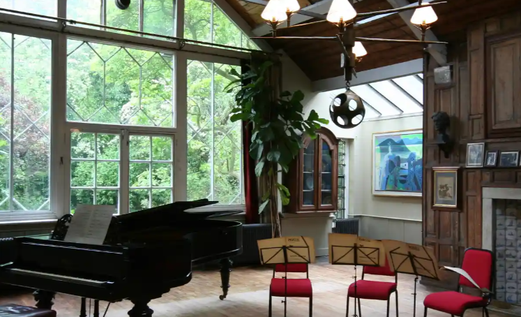 Un pictor a cumpărat un candelabru cu 250 de lire și ar putea obține pe el 7 milioane de lire