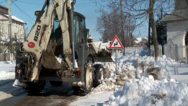 De ce se blochează țara la fiecare ninsoare și ce soluții există. În Danemarca, în 15 minute drumul e negru