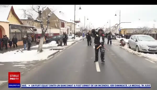 Parada lolelor de la Sibiu. Ce se ascunde, de fapt, sub măștile urâte și care este povestea lor