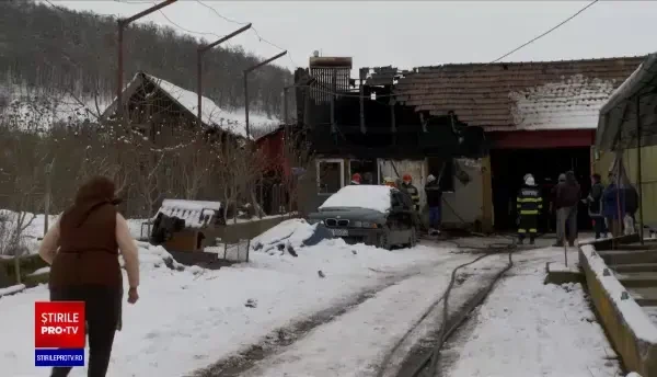 O bunică din Bistrița-Năsăud a murit după ce a încercat să-și încălzească locuința. Fiul a scos-o din casă fără suflare