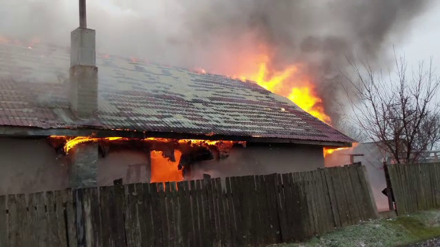 O mamă și cei șapte copii ai săi au murit după ce un incendiu le-a cuprins casa
