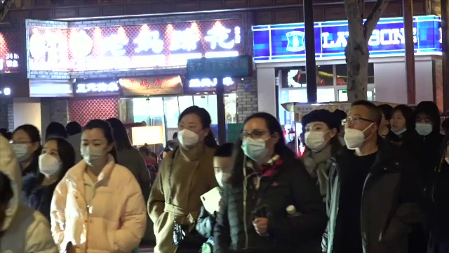 Decizia radicală a Chinei pentru a opri declinul demografic. Cuplurile necăsătorite pot avea oricâți copii doresc