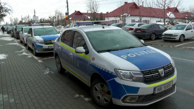 Un polițist aflat în timpul liber a fost bătut de trei tineri pentru că a intervenit când aceștia agresau o femeie