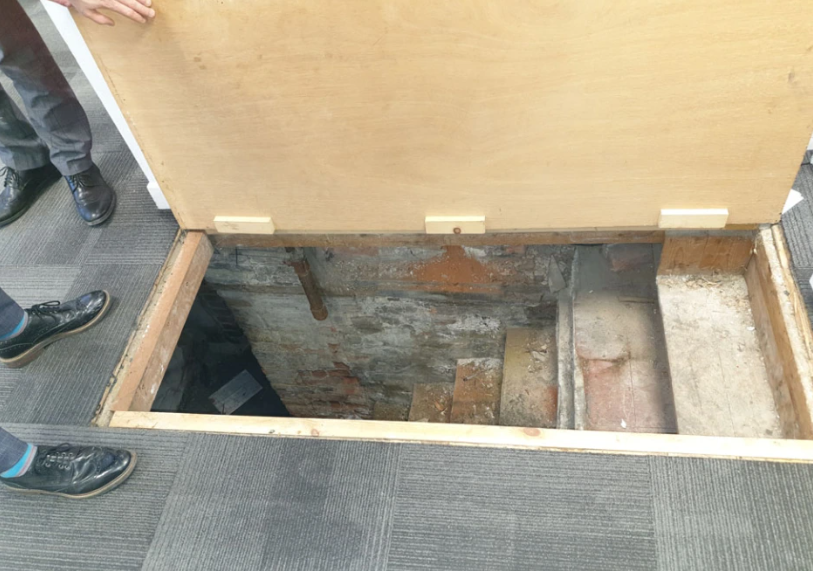 Un bărbat s-a dus să citească gazele și a făcut o descoperire înfricoșătoare într-o cameră secretă veche de 800 de ani