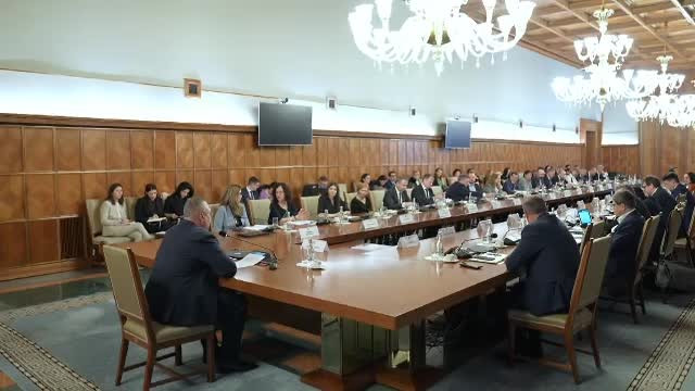 Edilii vor putea încasa încă o jumătate de salariu dacă atrag fonduri europene. „Sporul de hărnicie a fost dublat”