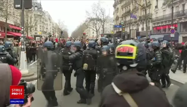 Protestele față de planurile lui Macron se intensifică în Franța. 500.000 de oameni au ieșit în stradă