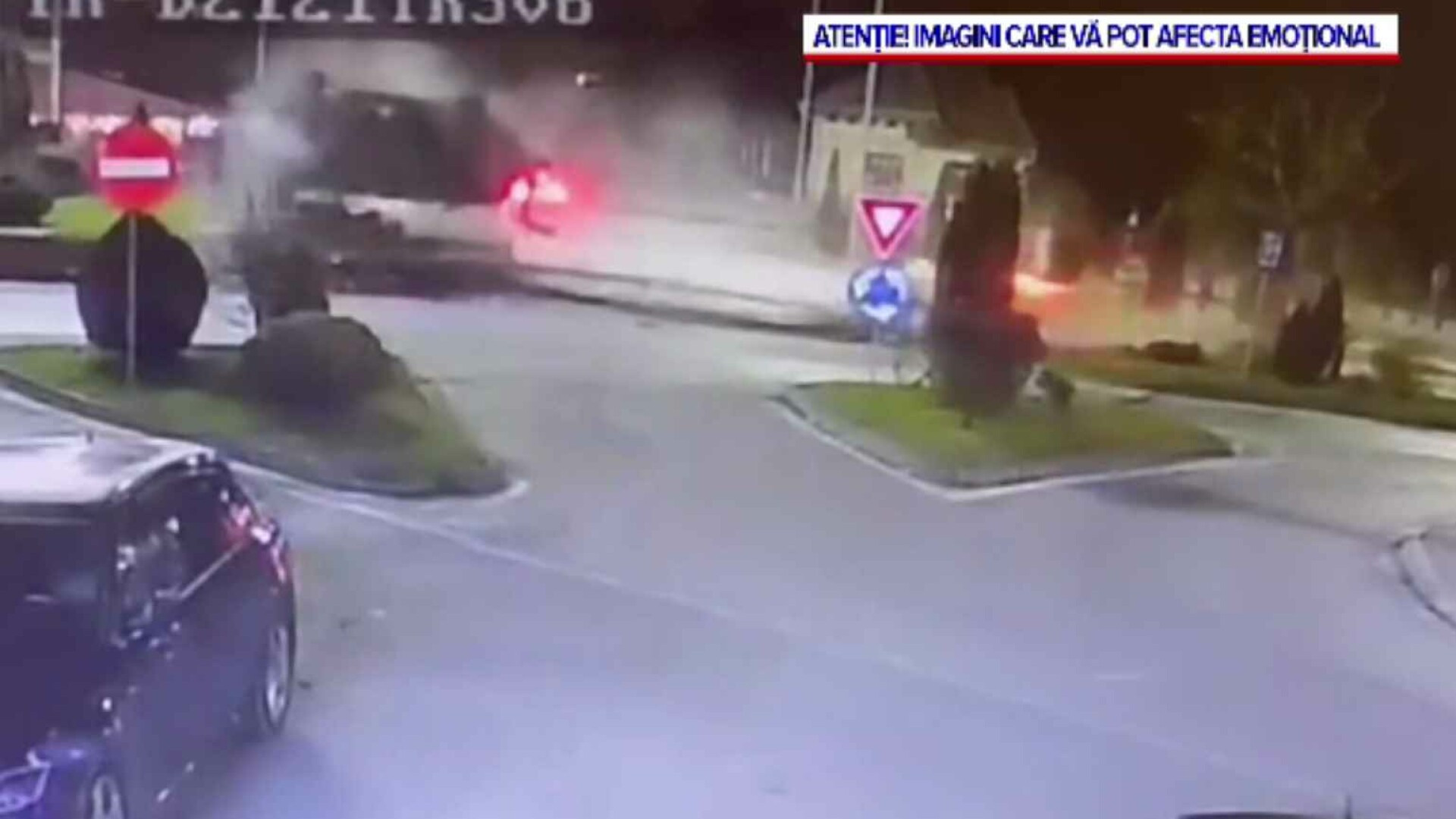 Accident într-un sens giratoriu din Alba Iulia, între o mașină și un camion