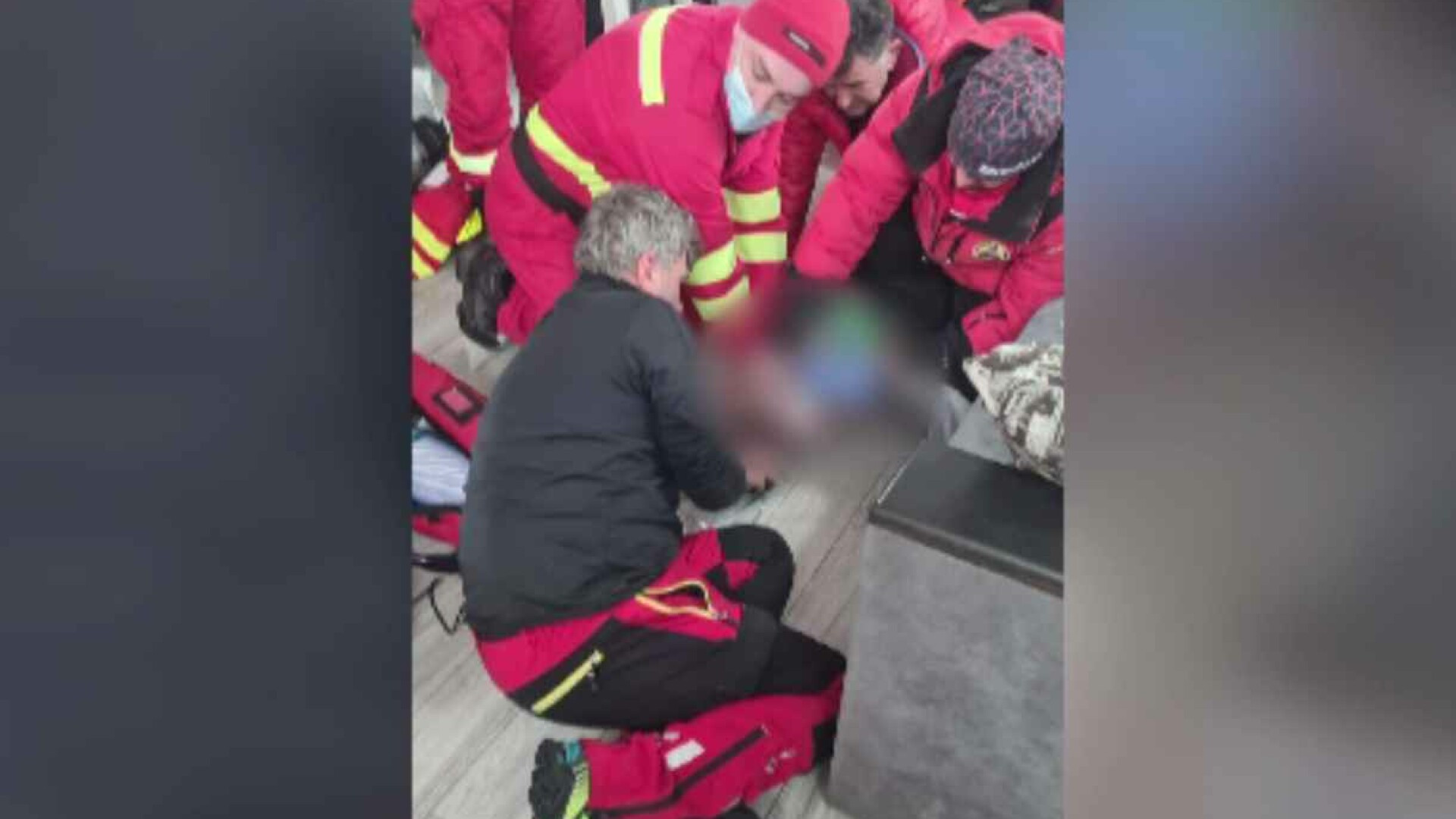 Un băiat de trei ani s-a înecat într-o piscină, la Straja. Părinții l-ar fi lăsat nesupravegheat