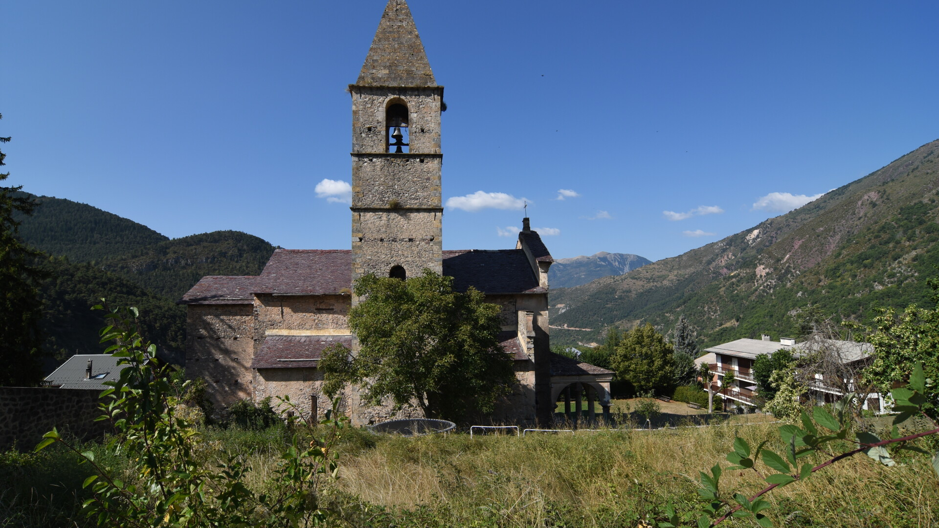 Peste 100 de picturi din Neolitic, descoperite în sud-estul Franţei. Desenele rupestre sunt vechi de 4.000 de ani