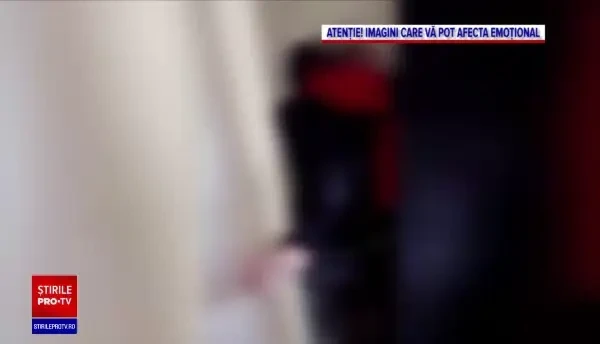 Un elev de clasa a noua și-a agresat doi colegi în toaleta școlii. Scenele revoltătoare au fost filmate