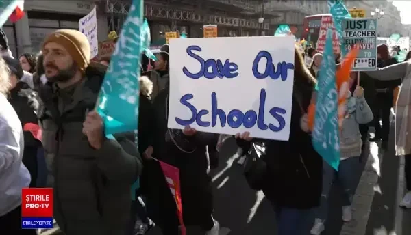 Marea Britanie, blocată de greve. Străzile marilor orașe au fost ocupate de oameni nemulțumiți. GALERIE FOTO