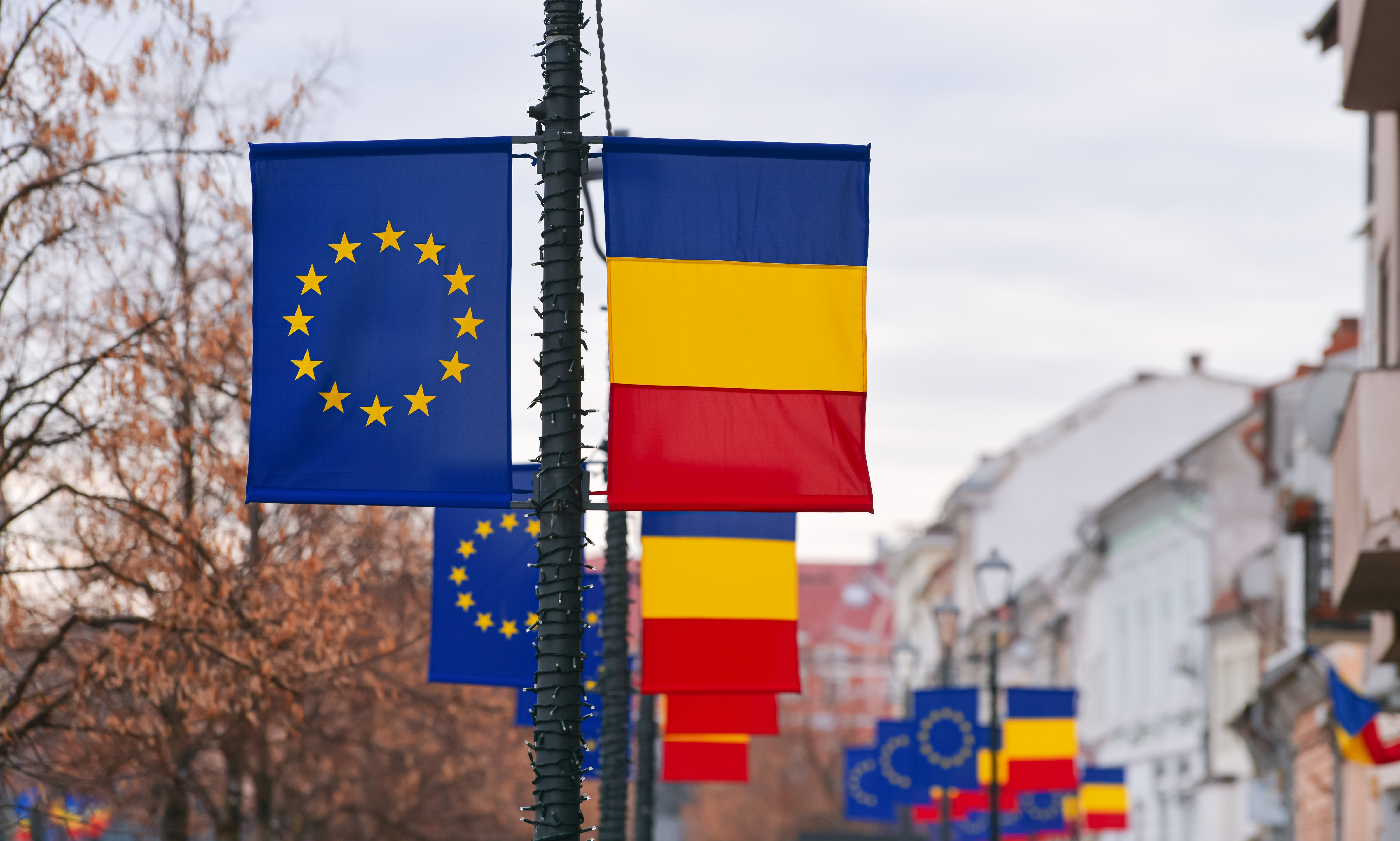 Sondaj Eurobarometru: Românii peste media Celor 27 de state în ceea ce priveşte optimismul referitor la viitorul UE