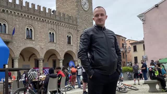 Un bărbat din Iași a fost împușcat în plină stradă dintr-o mașină aflată în mers. Suspectul este căutat