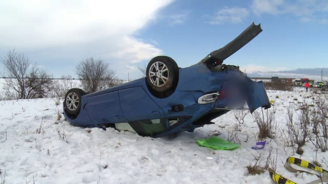 Mașină răsturnată pe autostrada Bucureşti – Piteşti. Șoferița a scăpat cu viață după un grav accident