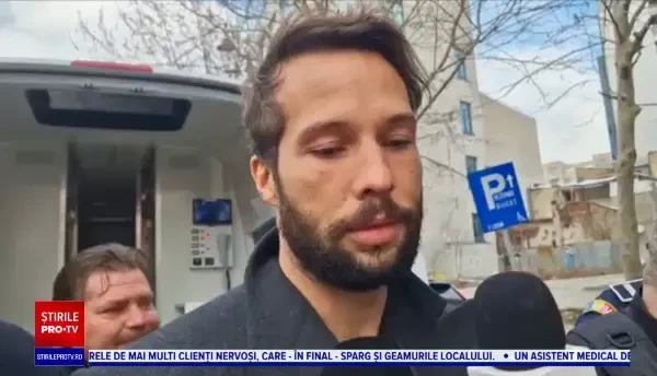 Frații Tate le-au dat jurnaliştilor un bilețel scris de mână. „Spuneți lumii ce se întâmplă!”