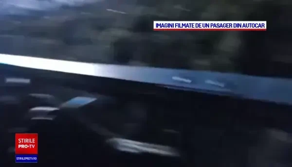 Primele imagini surprinse de un pasager aflat în autocarul românesc răsturnat în Slovenia. Trei oameni au murit în accident