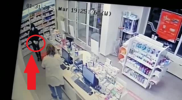 VIDEO. Momentul în care un bărbat înarmat cu un pistol jefuiește o farmacie din Ilfov. A fost prins în doar 4 zile