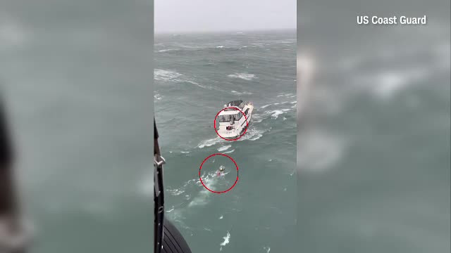 Ce a descoperit Paza de Coastă americană, după ce s-a chinuit să salveze un bărbat care a cerut ajutor