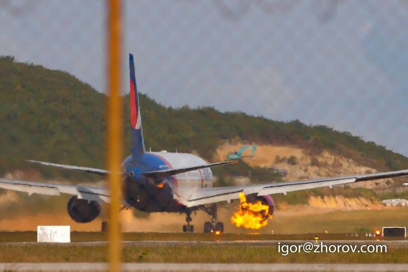 Motorul unui avion care transporta 309 pasageri a luat foc chiar înainte de decolare