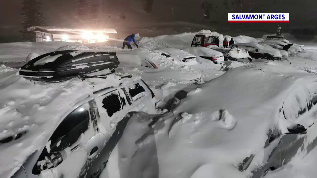 Cu cât au fost amendați turiștii care au mers cu mașinile la cabana lovită de avalanșă, deși drumul era închis