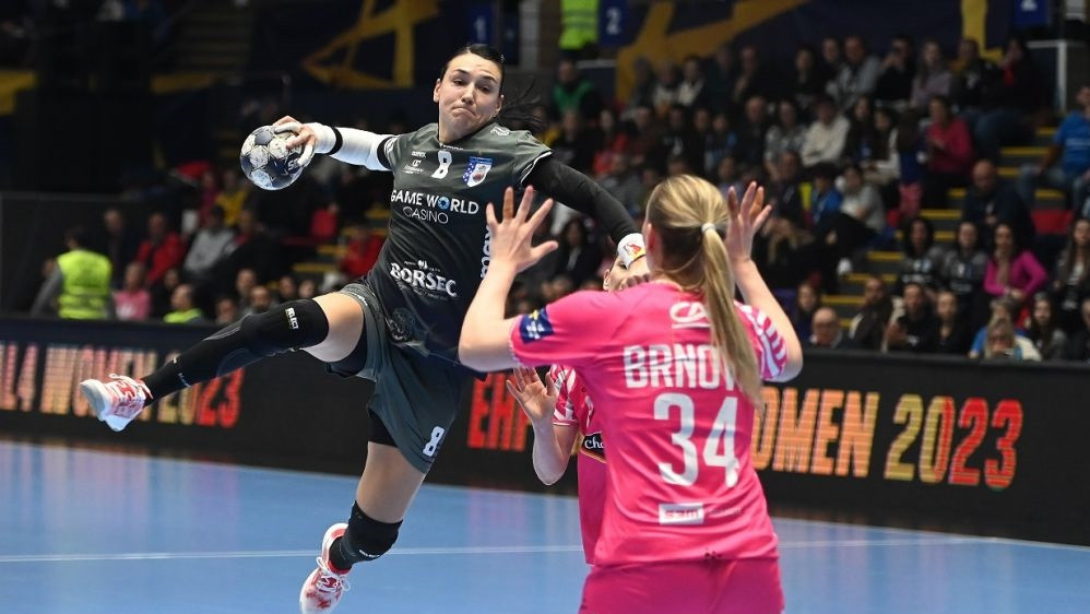 CSM București acuză FRH că ia partea rapidiștilor care o înjură pe Cristina Neagu. ”Este o jignire și mai mare”