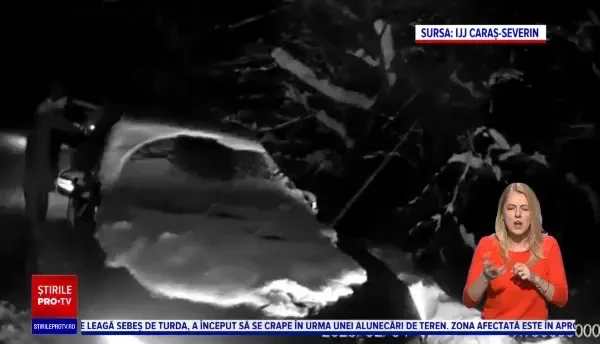 Cabana Capra de pe Transfăgărășan a fost lovită de o avalanșă. Zăpada a ajuns în camere