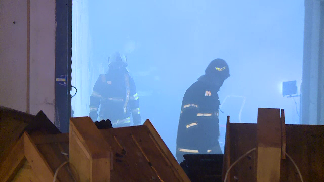 Incendiu la o hală industrială de la marginea Capitalei. În depozit se aflau materiale combustibile