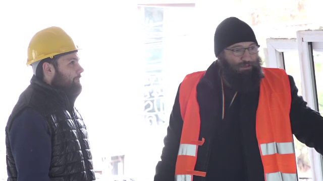 Mame și copii cu venituri mici din Iași vor beneficia de tratament şi analize gratuite cu ajutorul preotului Damaschin