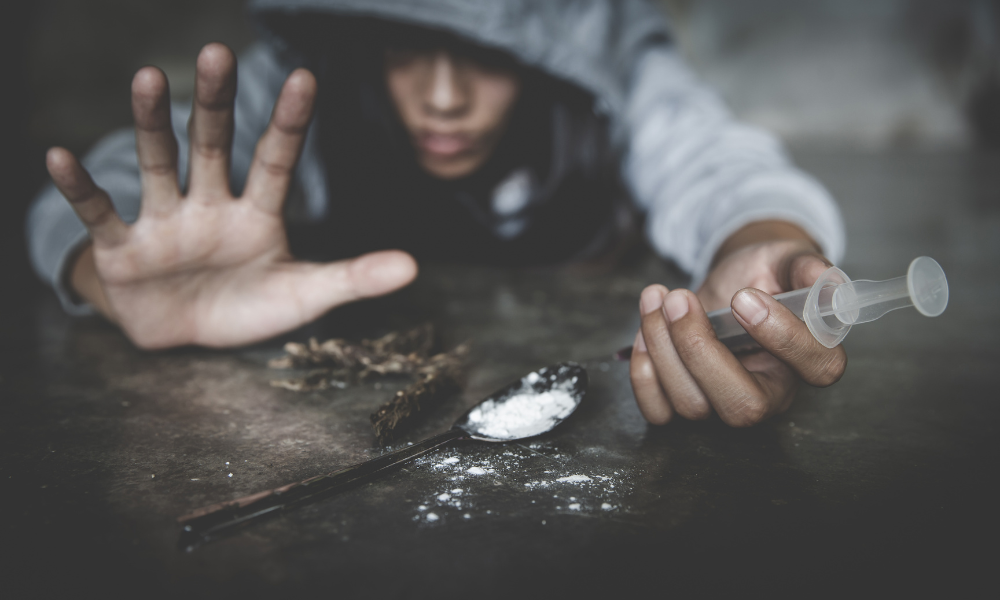 (P) Consumul de droguri in randul tinerilor a luat amploare in Romania! Cum putem preveni?